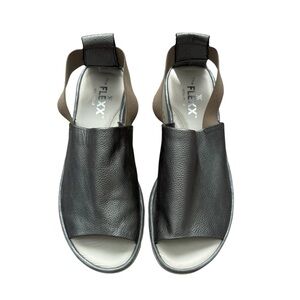 The Flexx Shoreline Wome's Black Leather Peep Toe Sandals Size 10